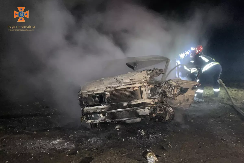 Моторошна ДТП під Дніпром: чоловік загинув у охопленому полум'ям авто (фото)