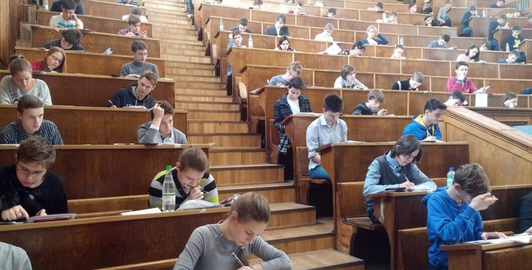 Скандал в Одесі: 82-річна викладачка звільнилася після скарги студента на її викладання російською