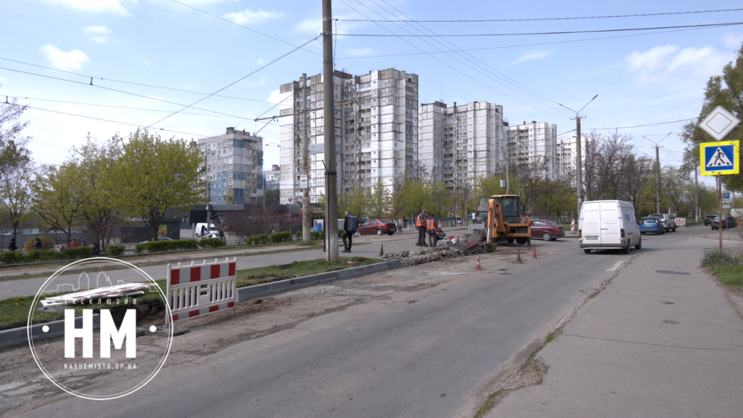 Чистять та замінюють: у Дніпрі триває масштабна реконструкція на проспекті Миру