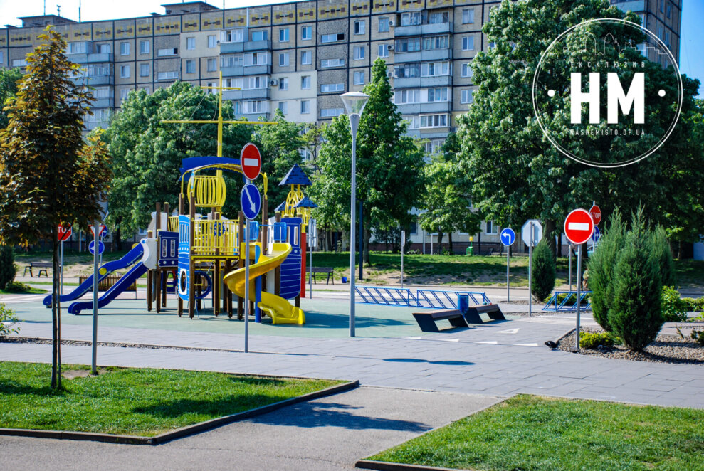 В обіймах сонця та дитячих посмішок: «Райончик» у Дніпрі зачаровує травневою красою (фото)