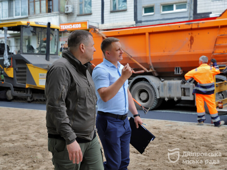 «У плані близько сотні дворів»: Філатов оголосив поновлення ремонту внутрішньоквартальних доріг у Дніпрі