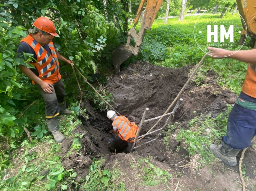 У Дніпрі на території парку ДНУ сталась аварія на мережі водопостачання