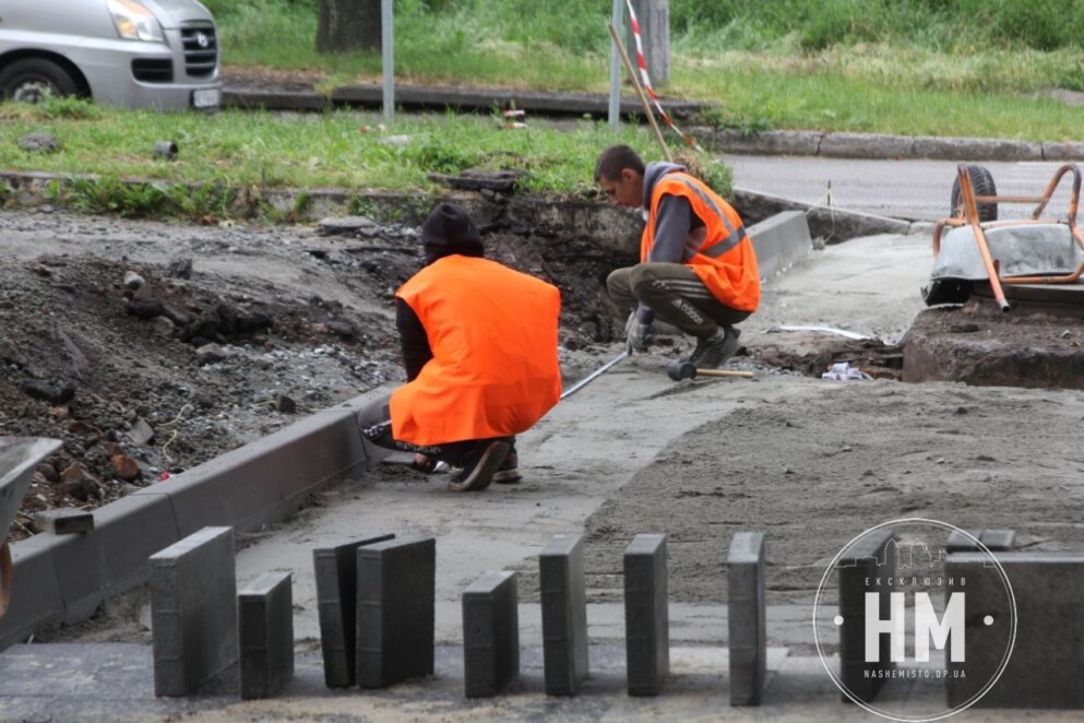 У центрі Дніпра ремонтують тротуари - Наше Місто