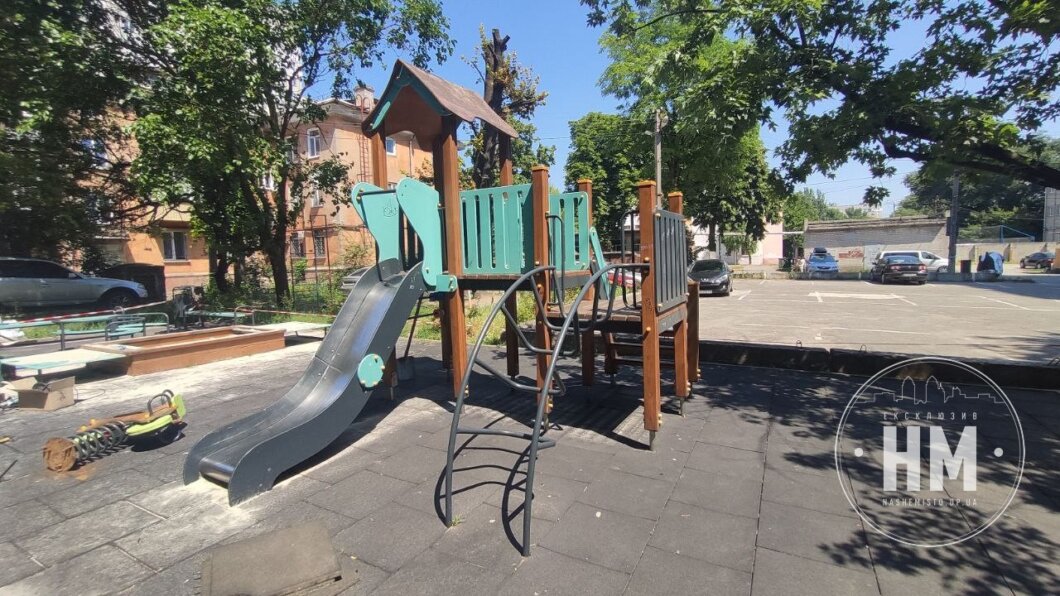 Новини Дніпра: Як у Дніпрі ремонтують дитячі майданчики