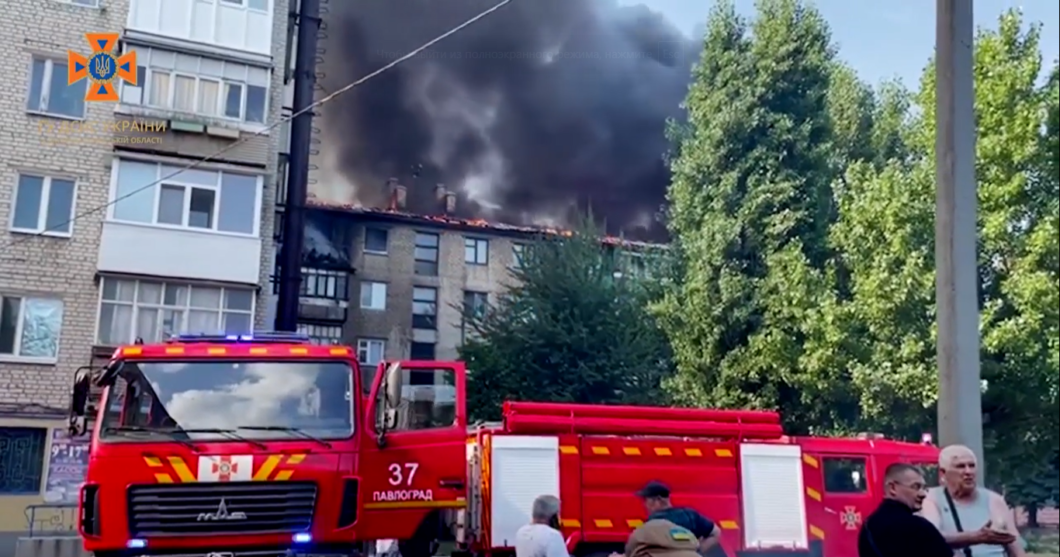 Вогнеборці ліквідували масштабну пожежу в багатоквартирному житловому будинку