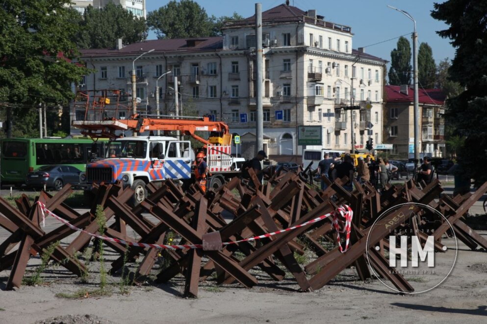 Ракетний удар по Дніпру: понівечені будинки