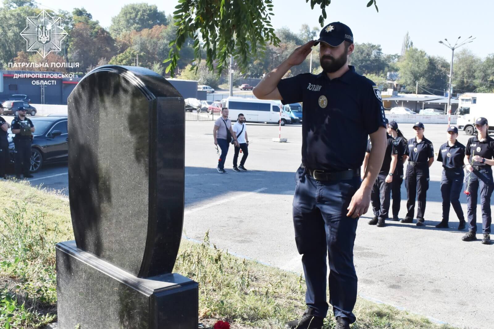 Город вас помнит: сегодня в 7 раз почтили память погибших патрульных Артема Кутушова и Ольги Макаренко (Фото)Кутушова та Ольги Макаренко