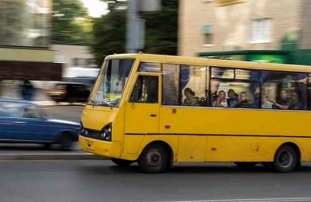 Жінка випала з маршрутки на ходу: на Одещині затримали водія транспортного засобу