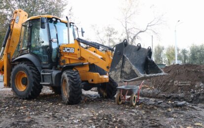 Понад 300 метрів нових труб та 16 дощоприймачів: у Дніпрі ремонтують зливовий колектор