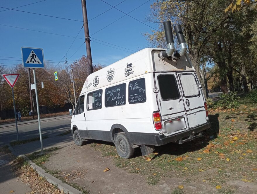 Новини Дніпра: На 12 Кварталі торгує шаурмою "рогатий монстр"