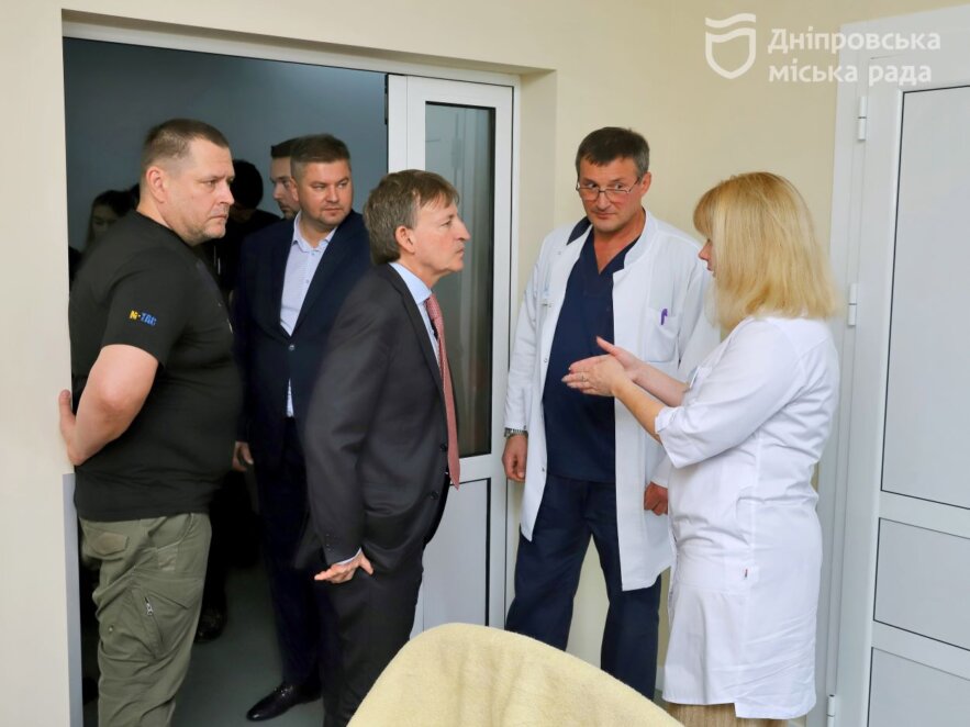 Уряд Італії планує надати підтримку Дніпру в галузі медицини, — посол Італії Дзадзо після зустрічі з мером Філатовим
