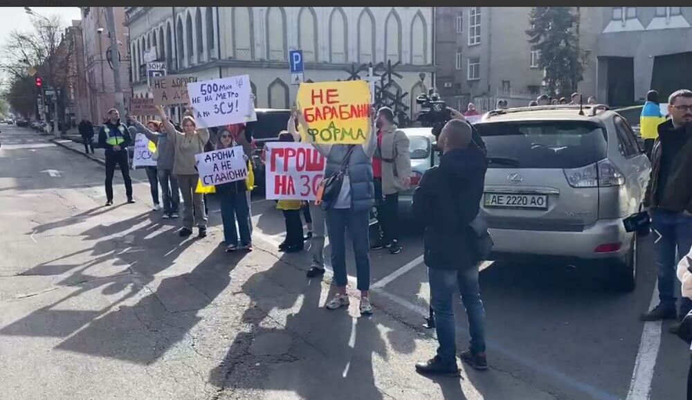 ЗСУ в першу чергу: дніпряни закликають залишити ПДФО у місцевих бюджетах
