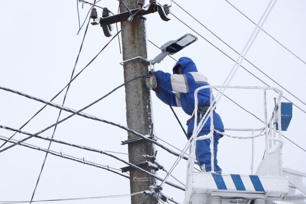 У Дніпрі продовжують оновлювати вуличне освітлення