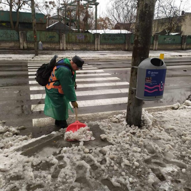 Снігопад у Дніпрі: як комунальники впоралися з ліквідацією наслідків негоди