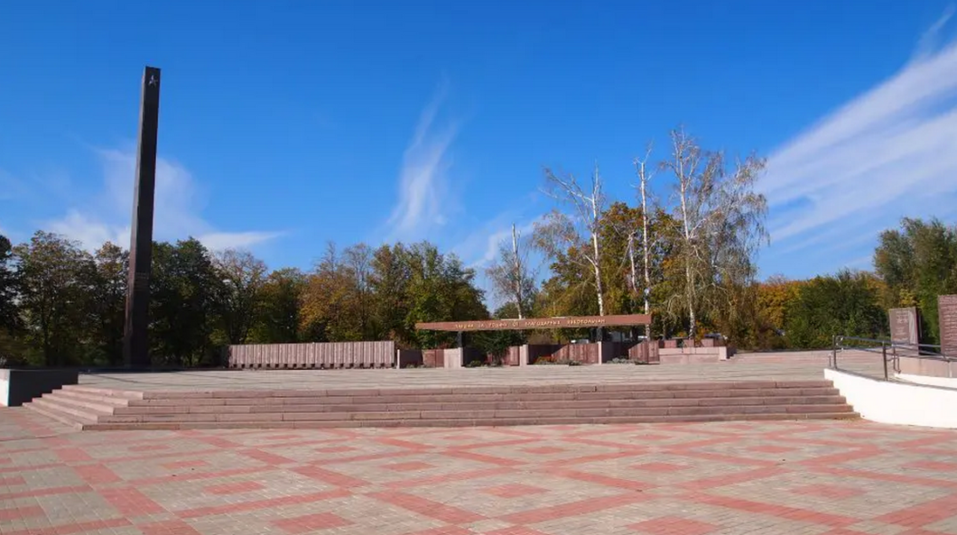 У Нікополі скандал через ремонт меморіалу «Вічна слава» - Наше Місто