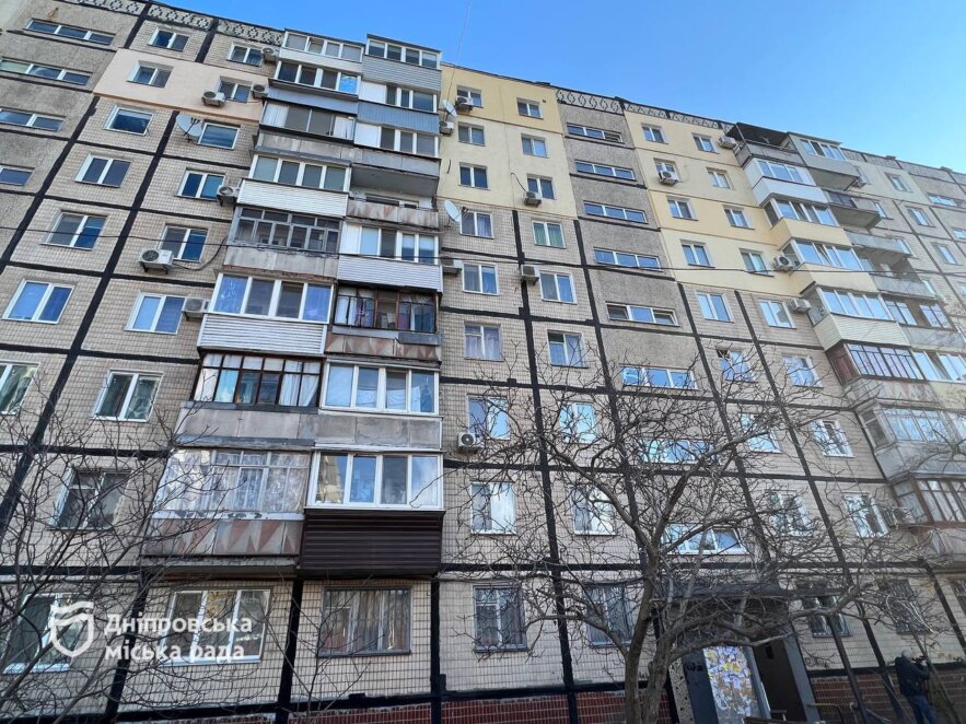 Щодня бригади міської аварійної служби у Дніпрі запускають тепло у багатоквартирних будинках