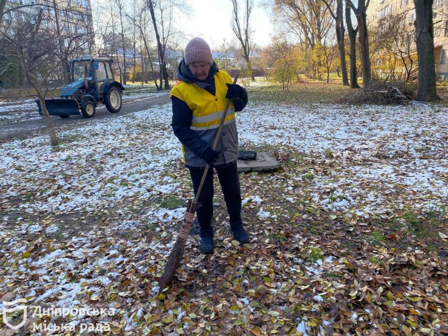 У Дніпрі є необхідна техніка та посипальні матеріали: 1 400 двірників на 100 % готові до зимового періоду