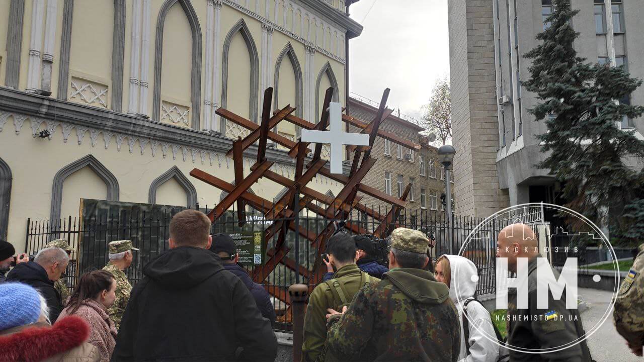 У Дніпрі відкрили пам’ятну табличку на честь полеглих Героїв 