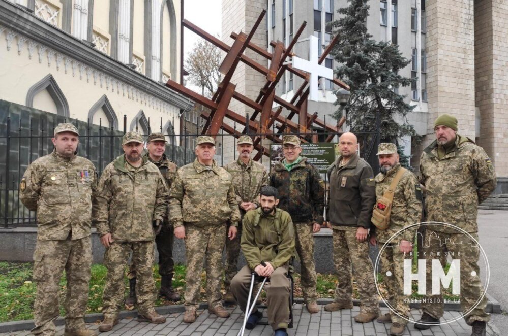 В Днепре открыли памятную табличку в честь погибших Героев