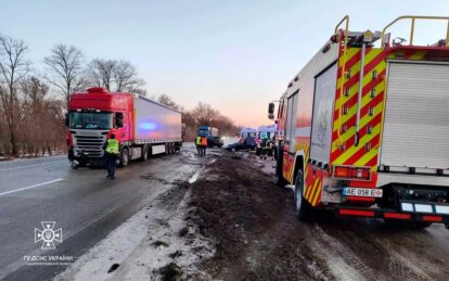 Масштабне ДТП на Дніпропетровщині: шестеро людей травмовано