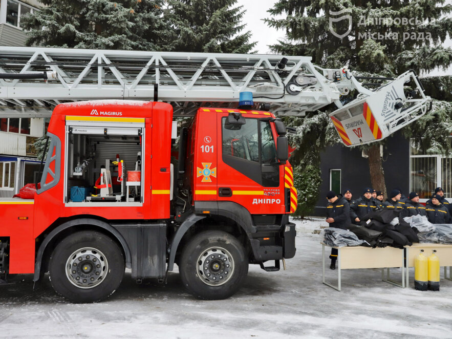 Дніпро надав рятувальникам одну з найвищих у країні пожежних автодрабин та вартісне водолазне устаткування