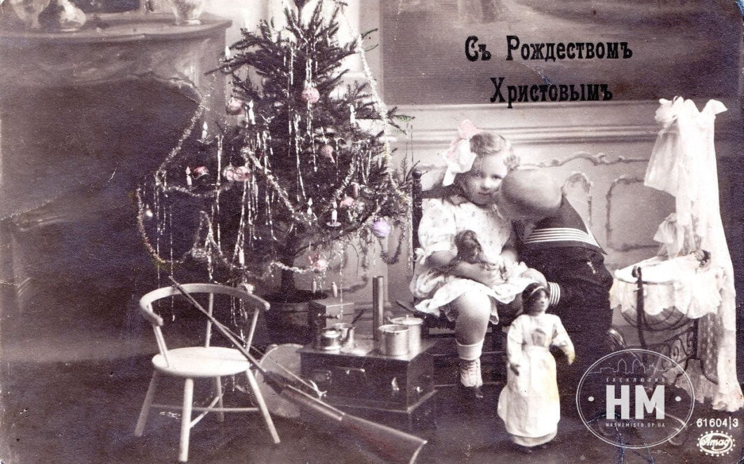 Ныряет в Днепр и пьет чай: как отмечает Рождество известный днепровский историк Максим Кавун