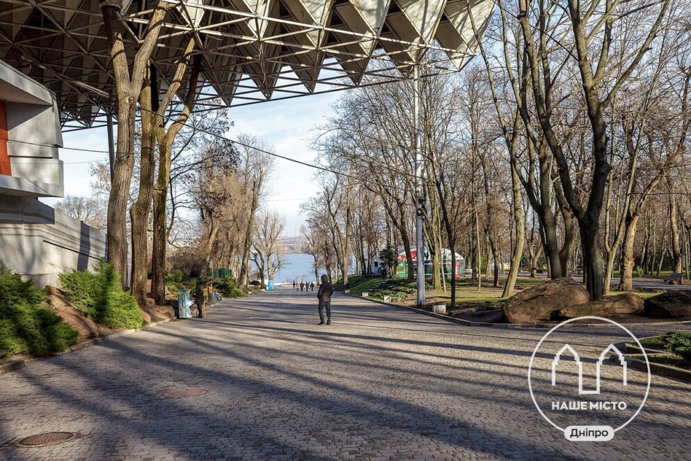 Весняний грудень у Дніпрі: як виглядає місто напередодні Нового року (Фото)