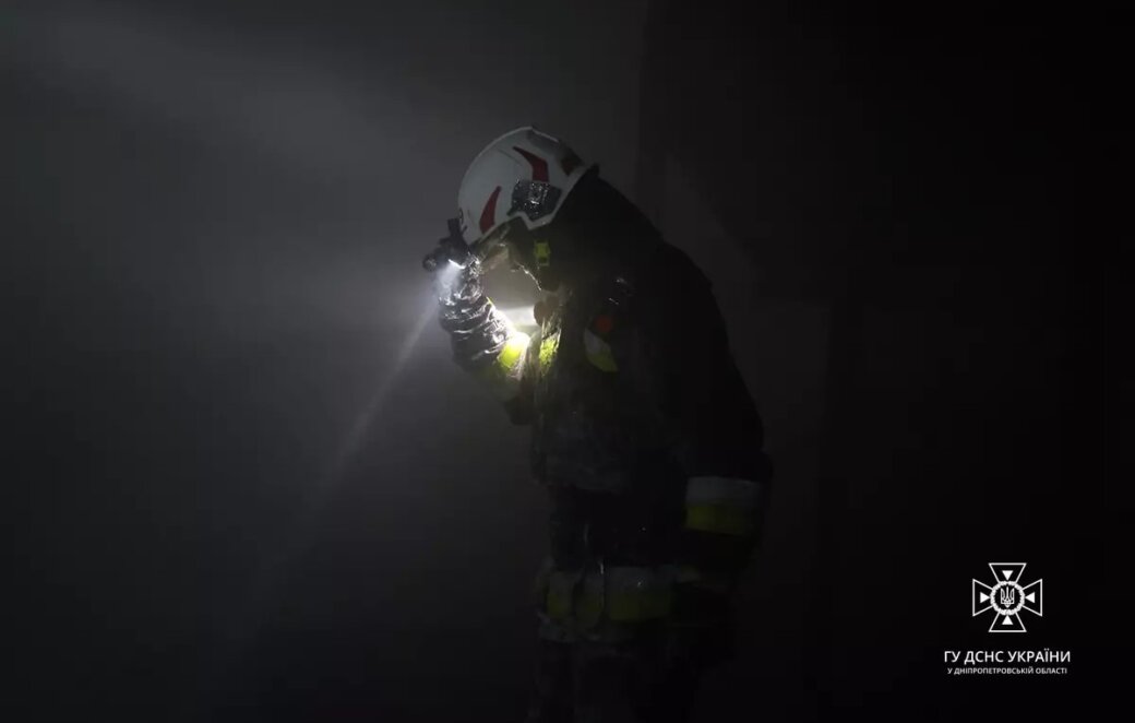 У Дніпрі показали наслідки влучання ворожого безпілотника в житловий будинок