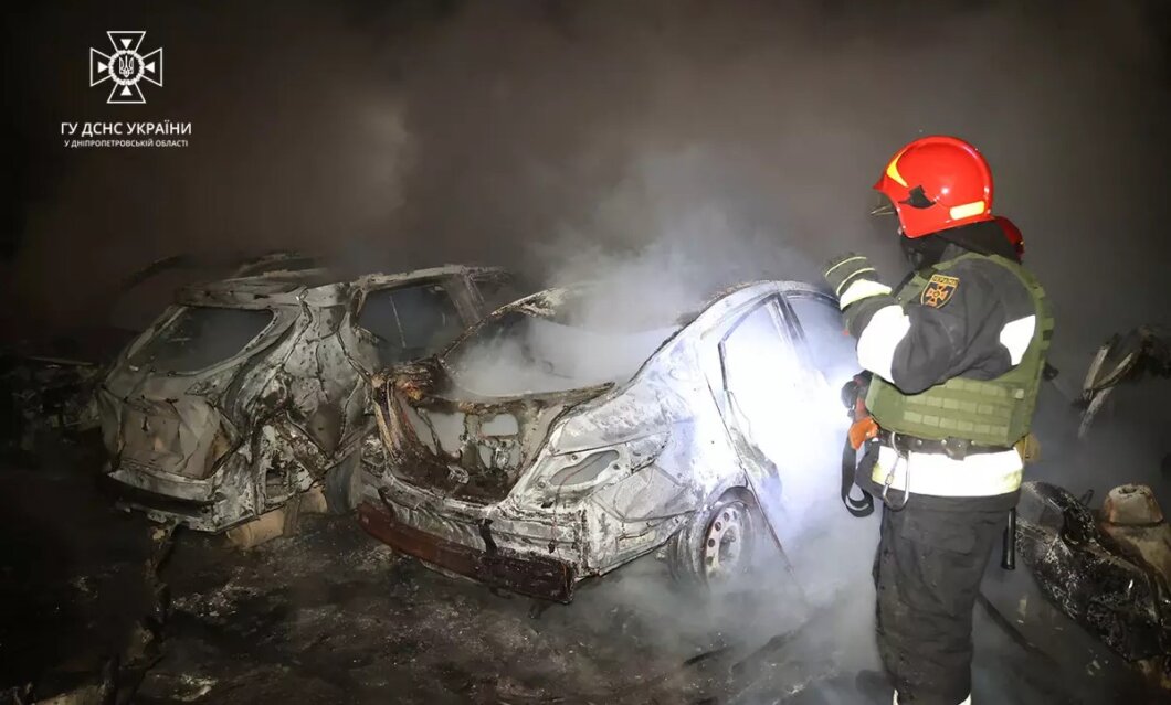 У Дніпрі показали наслідки влучання ворожого безпілотника в житловий будинок