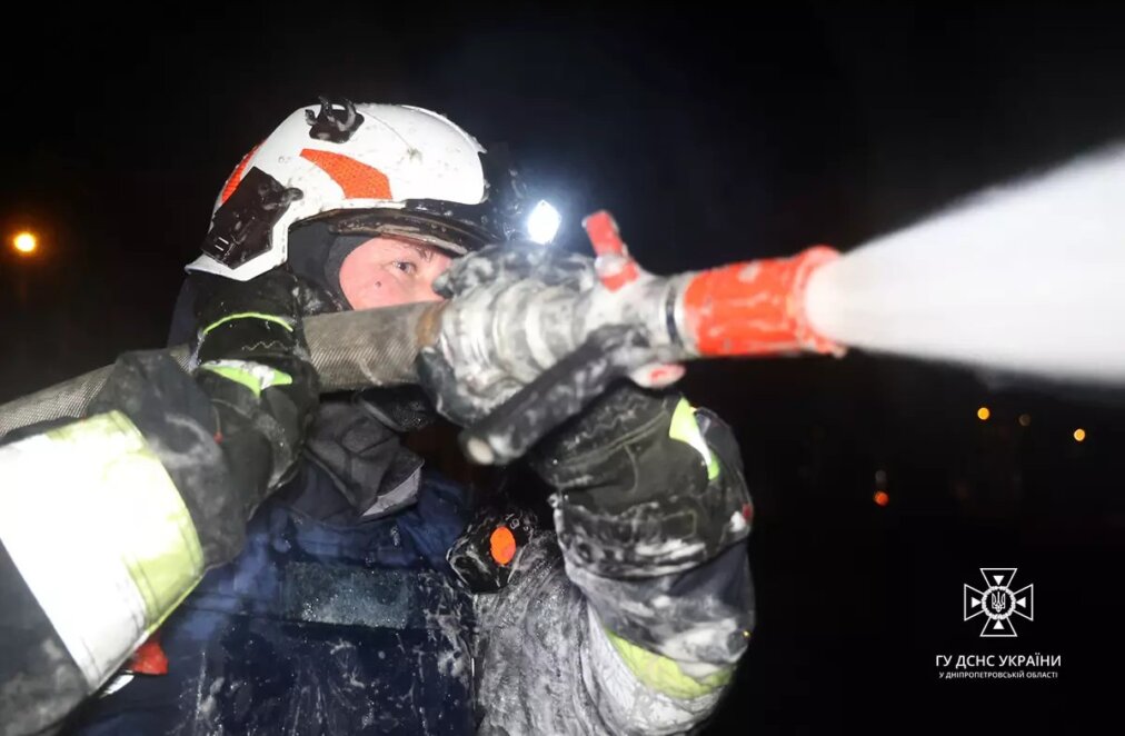 У Дніпрі показали наслідки влучання ворожого безпілотника в житловий будинок