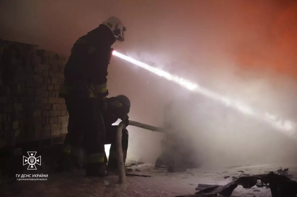 У Дніпрі показали наслідки влучання ворожого безпілотника в житловий будинок