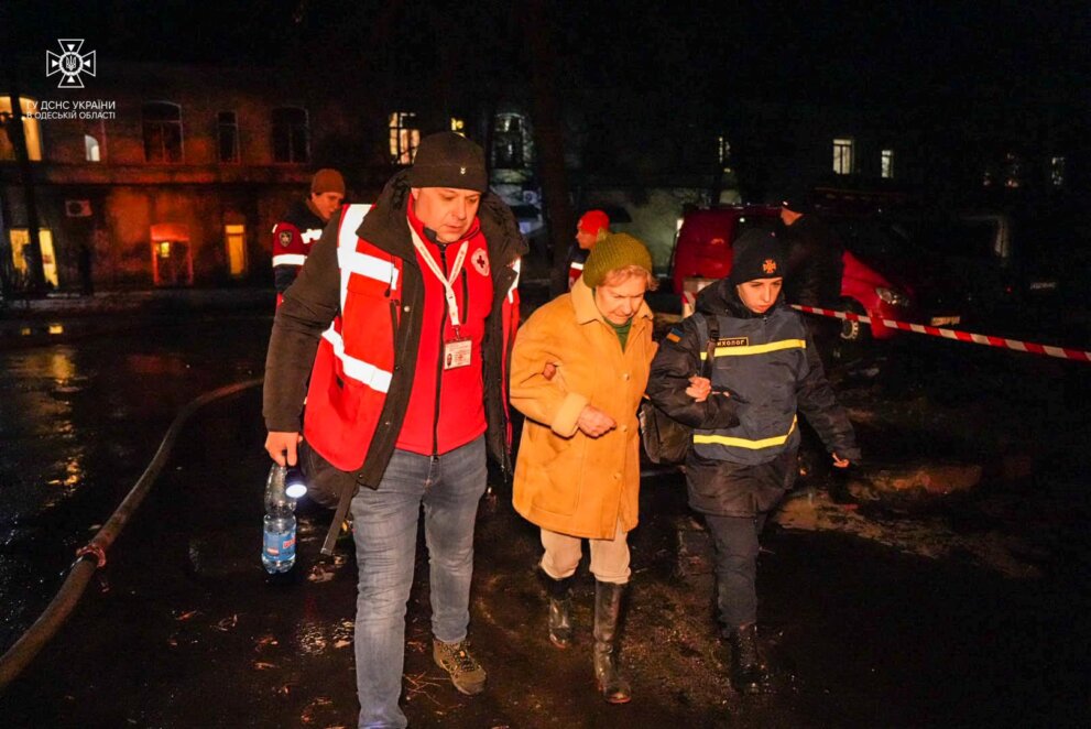 Вночі окупанти здійснили масований удар по Одесі: є постраждалі