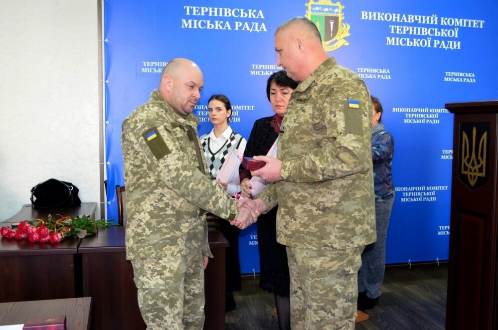 Пройшов Оленівку і був у найгарячіших точках: військовий з Дніпропетровщини отримав держнагороду