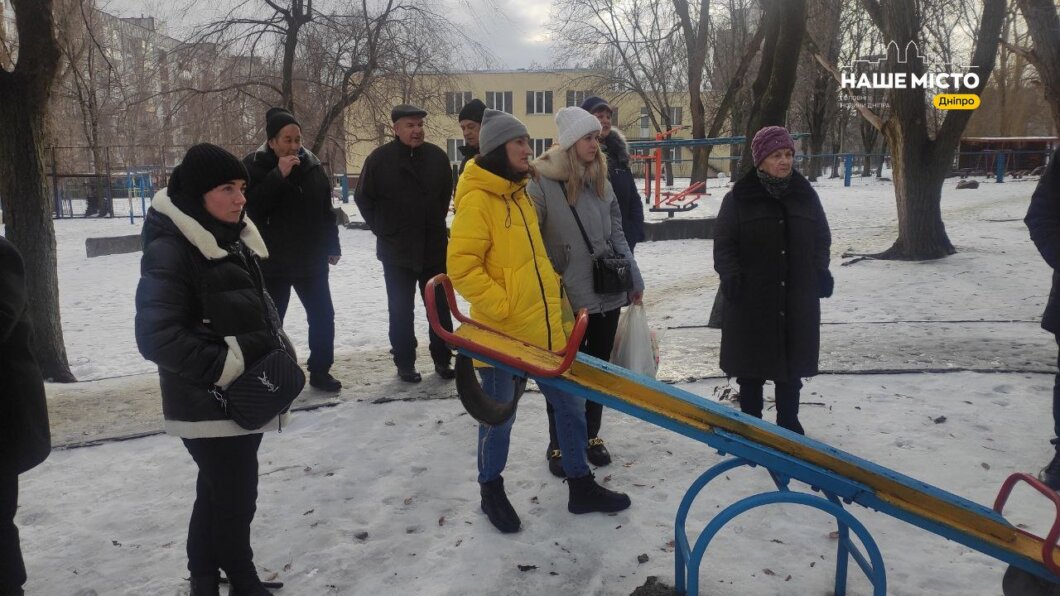 Нові гойдалки та безпечні каруселі: у Дніпрі на вул. Волинська, 7А планують оновити дитячий майданчик