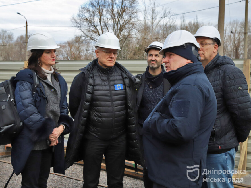 
У Дніпрі директор Служби інструментів зовнішньої політики ЄС Петер Вагнер відвідав 118-й будинок на Перемозі 